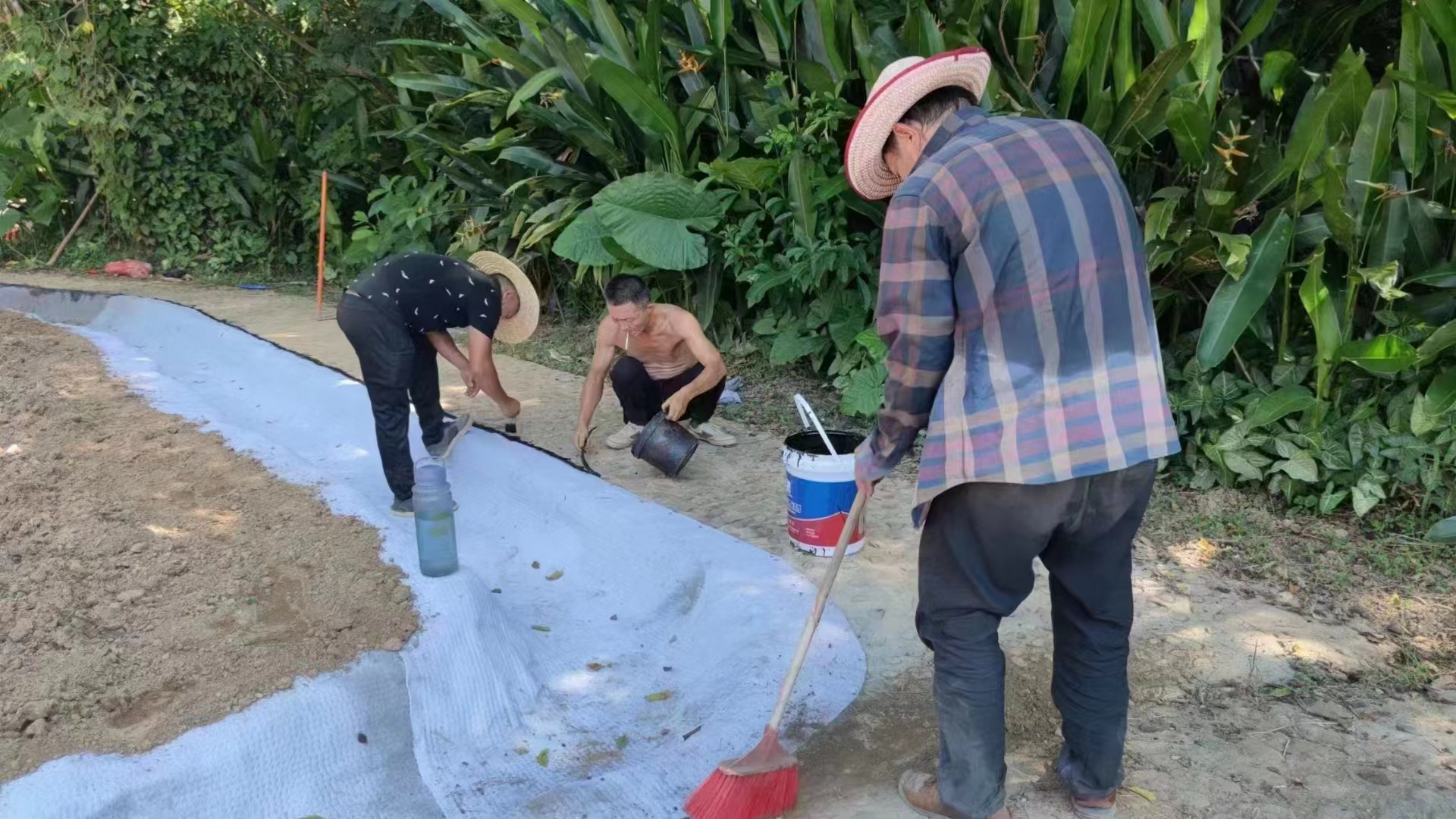 微信图片_202309111006482水泥毯施工应用